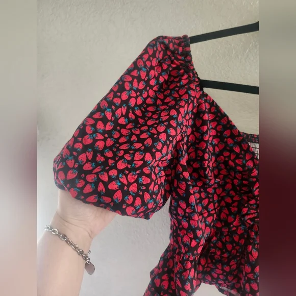 Band of the Free Strawberry Tie-Front Crop Top size large - Picture 11 of 16